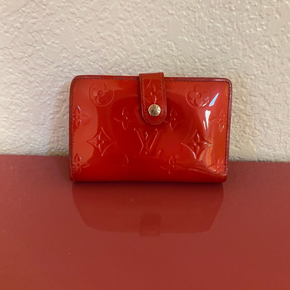 Louis Vuitton LV kiss lock wallet patent leather strawberry red